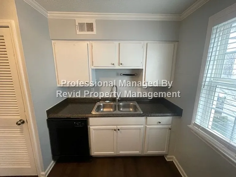 1280 Harbert Ave. — Photo 14