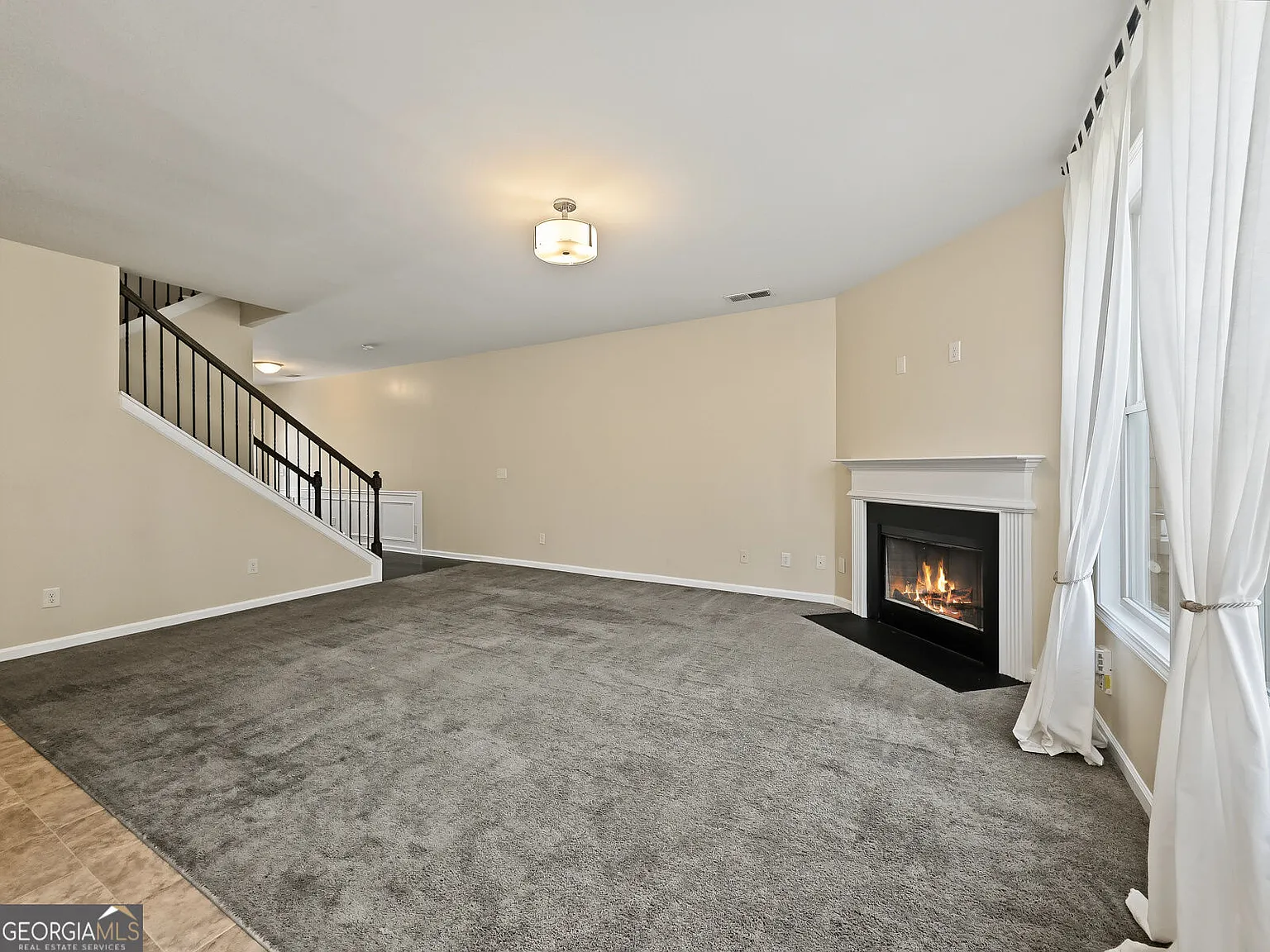 3 bed, 2.5 bath, 2028 sqft, $2,395 — Photo 3