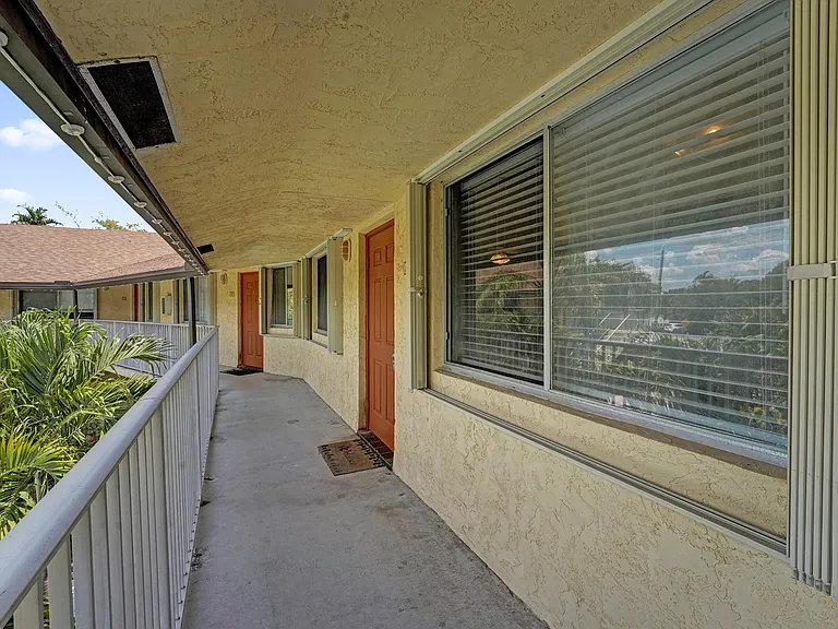 1250 Miami Rd #11 — Photo 5