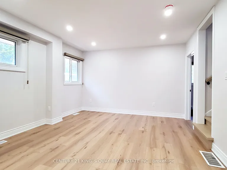 80 Main St — Photo 5