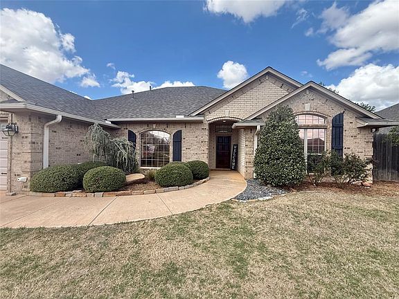 2nd image of 809 Candace Ln