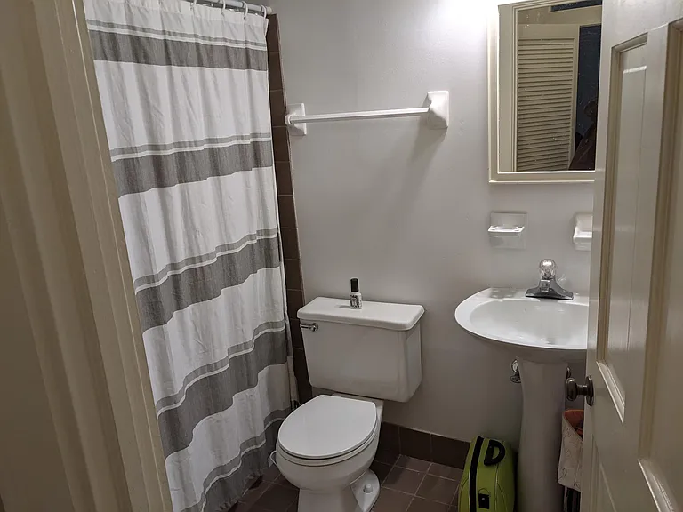 420 Warren Cres #1 — Photo 5
