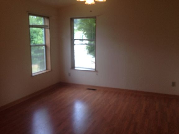 5th image of 812 Pine Dr.