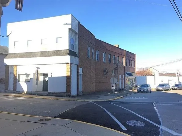 300 Longfellow St, Vandergrift, PA 15690