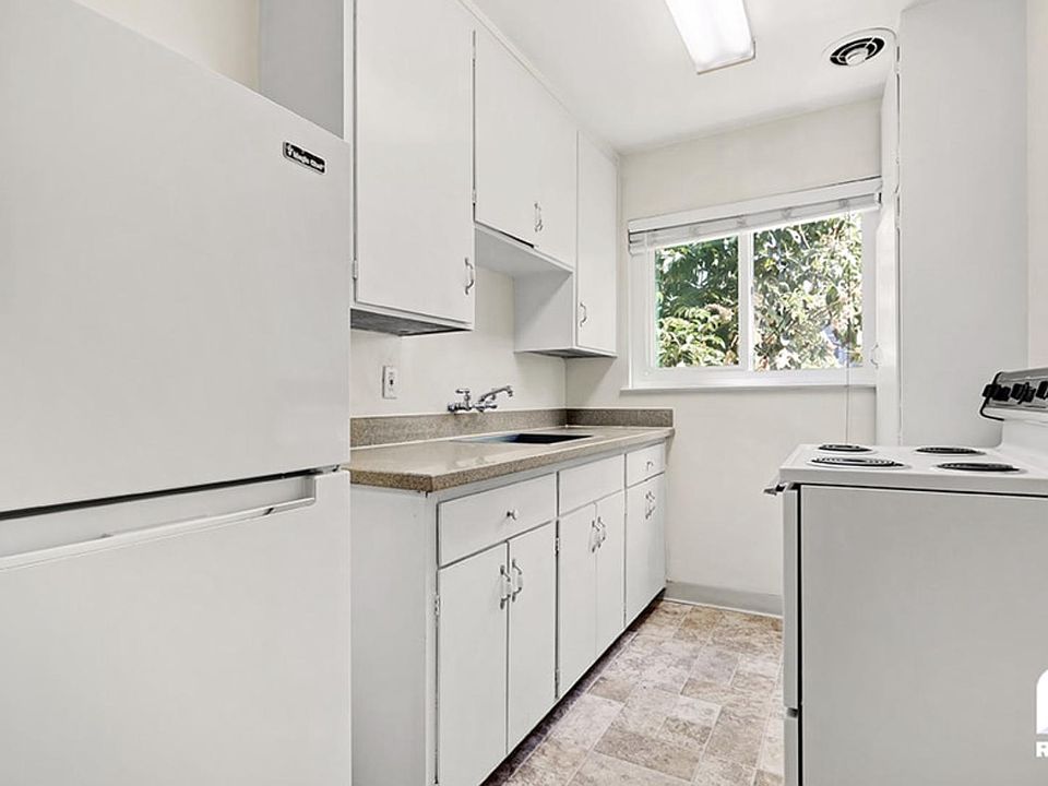 1st image of 420 S 3rd St APT 17