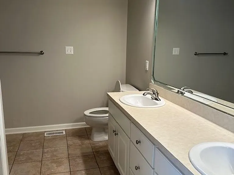 305 Towbridge Ln — Photo 18