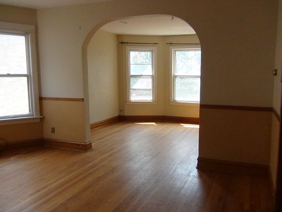 5th image of 5032 W Sunnyside Ave