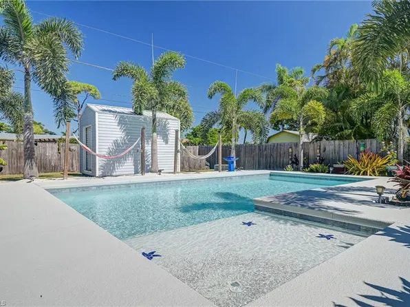 709 99th AVE N, NAPLES, FL 34108