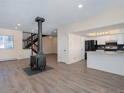 2 bed, 2.5 bath, 1600 sqft, $2,200 — Photo 3