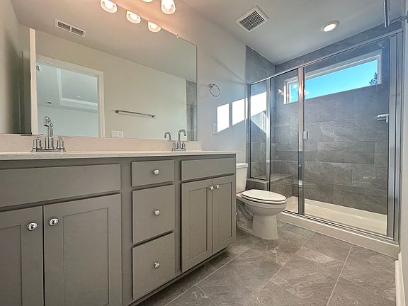 5th image of 1604 Tamarisk Ln