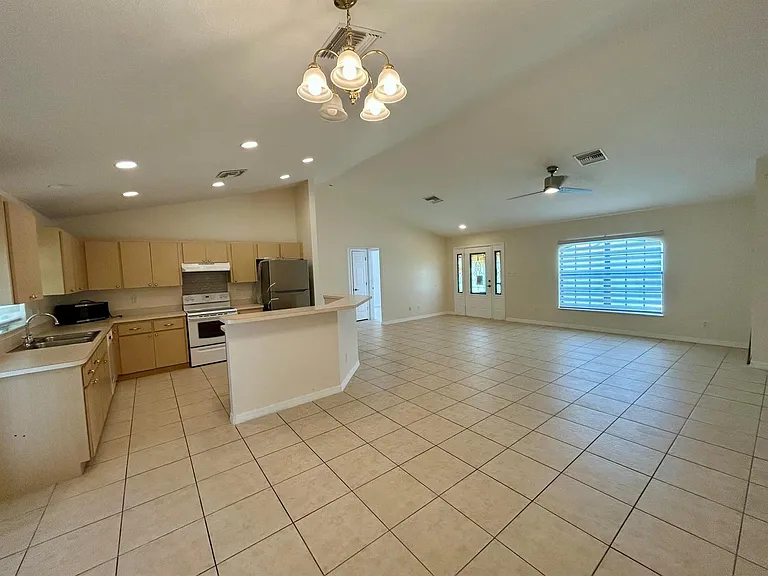 328 W Sugarland Cir — Photo 11
