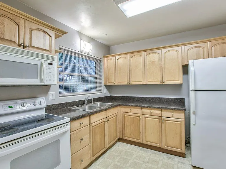 1314 W Tharpe St — Photo 8