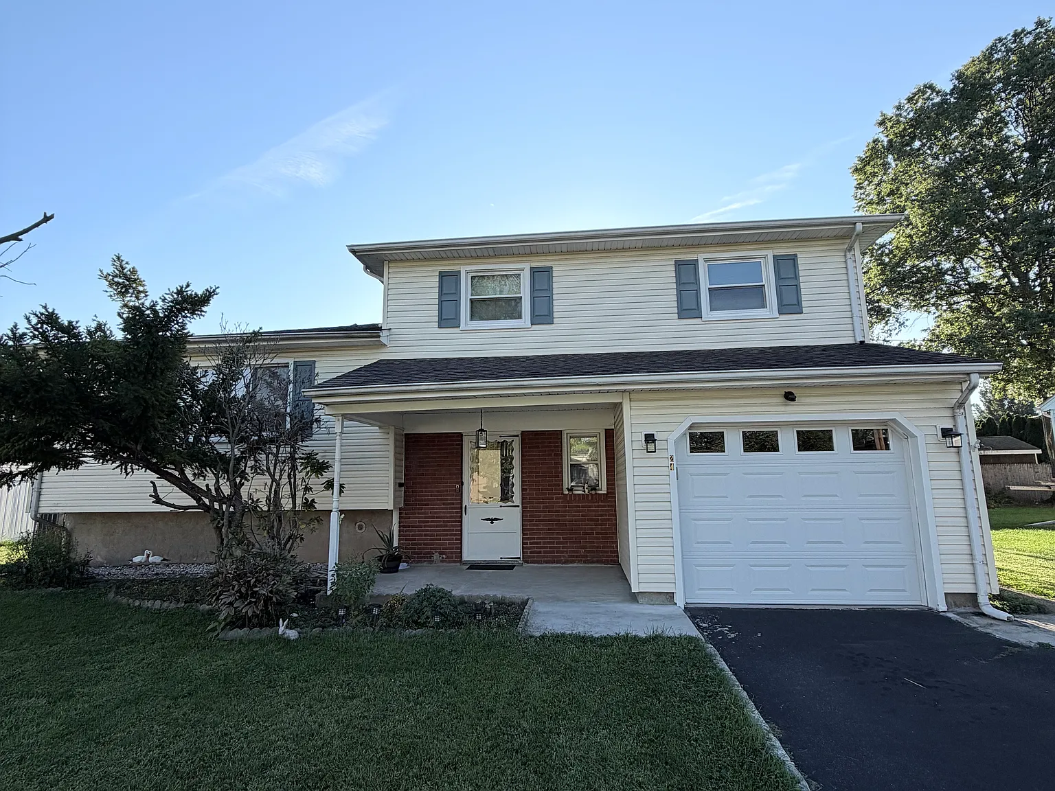 3 bed, 1.5 bath, 1616 sqft, $3,600 — Photo 1