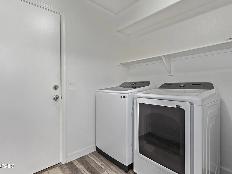 1077 W Laurel Ave — Photo 18