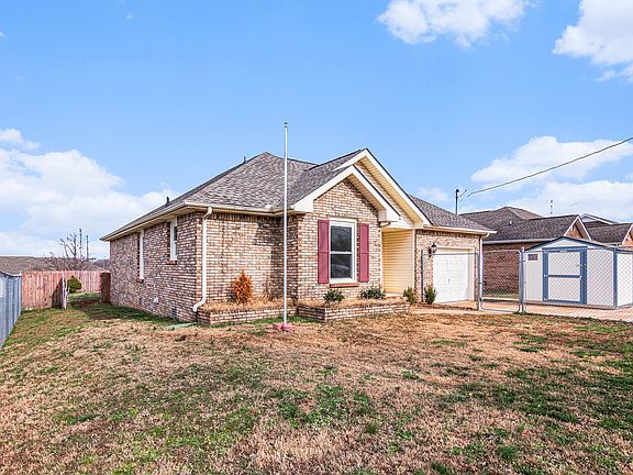 3rd image of 1019 McClardy Rd