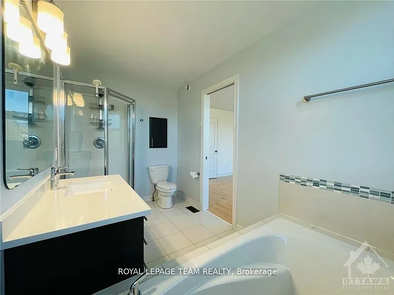 1189 Tischart Cres — Photo 19