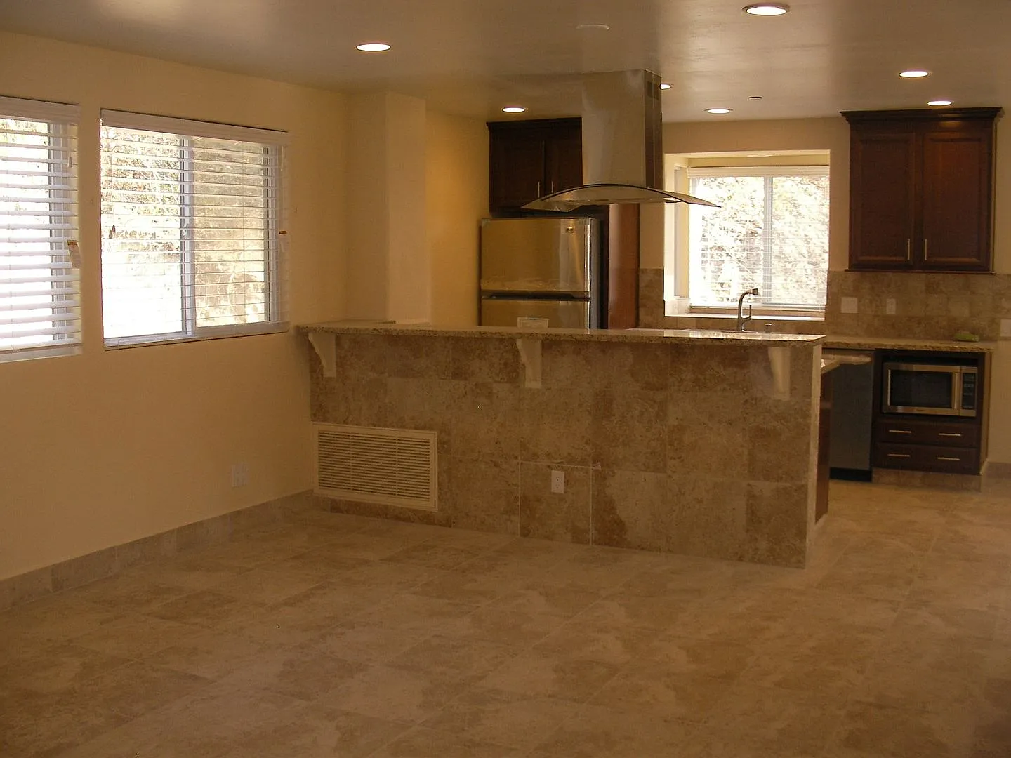 Live/work space in Laguna Canyon - For Lease — Photo 3