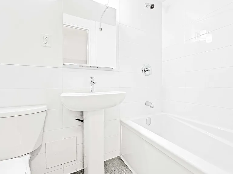 95 Lawton Blvd #601 — Photo 8