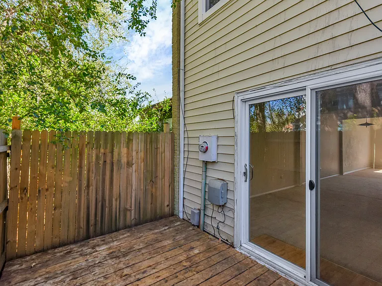 228 N Palmyra Dr — Photo 19