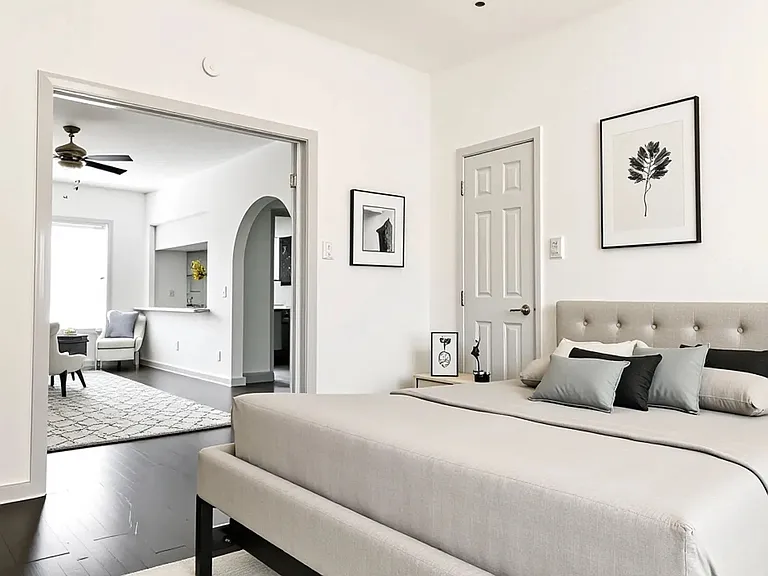 Historic Elegance, Move-In Ready Comfort Special Incentive for Immediate Move-In — Photo 2