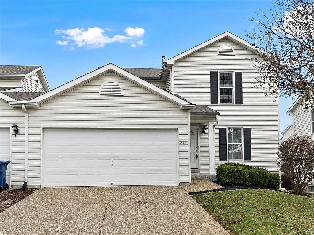 235 John Charles Dr — Photo 1