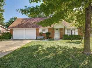 3821 Cresthill Rd, Benbrook, TX 76116