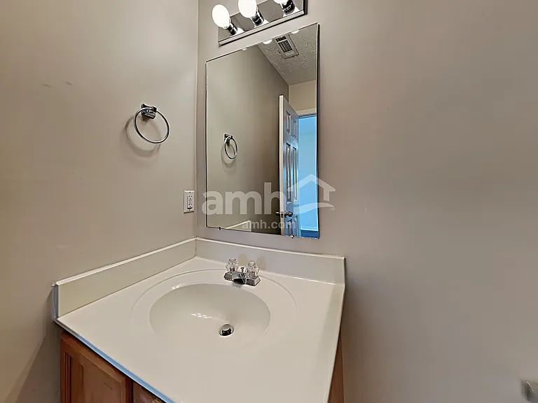 1316 Roxbury Ct — Photo 14