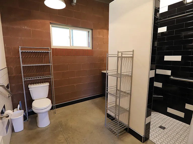 1252 Broadway St — Photo 11
