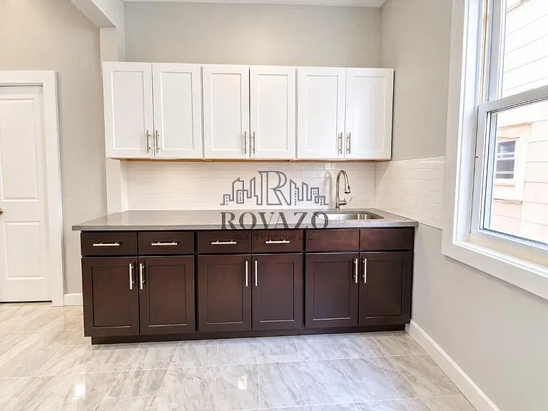 2 bed, 700 sqft, $1,800 — Photo 2