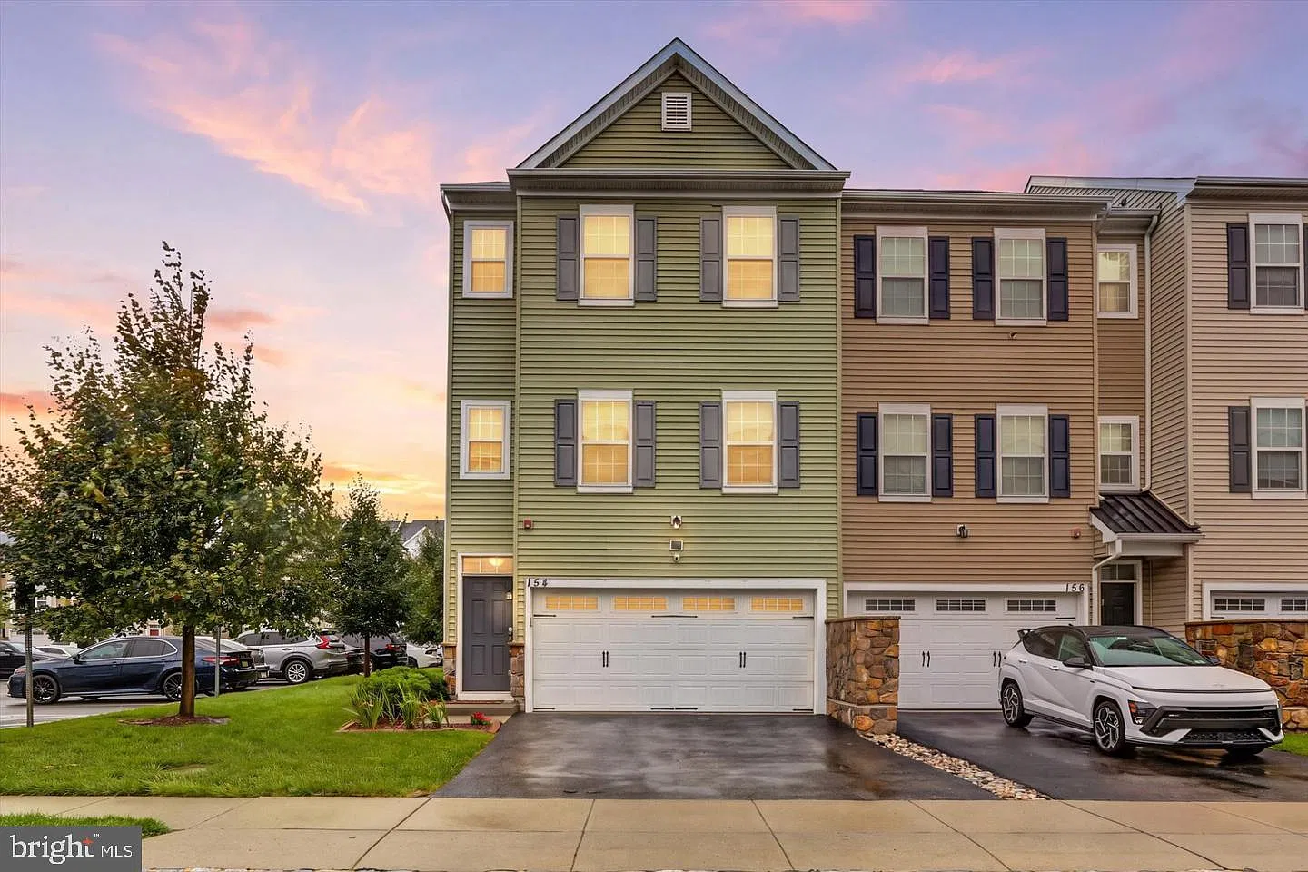 3 bed, 2.5 bath, 1986 sqft, $3,100 — Photo 1