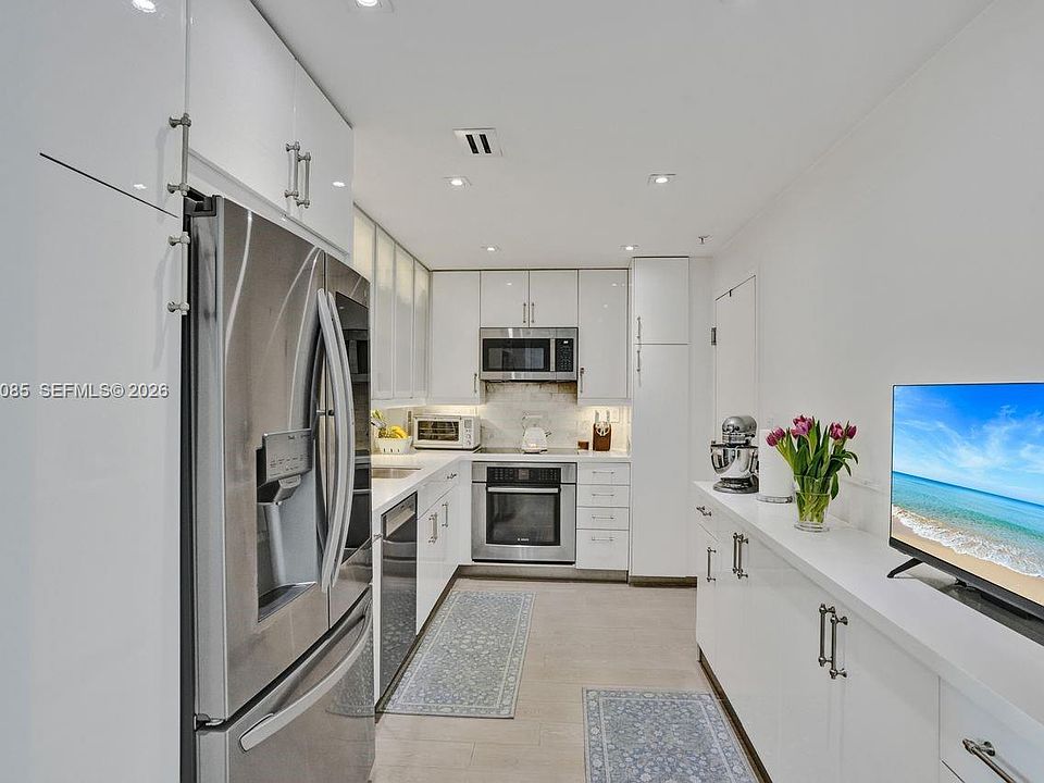 1st image of 90 Edgewater Dr APT 625