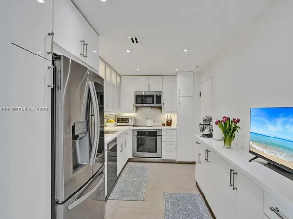 90 Edgewater Dr APT 625, Coral Gables, FL 33133