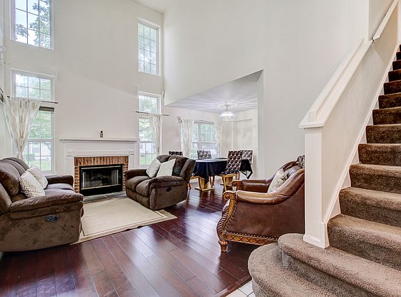3rd image of 198 Island Ct