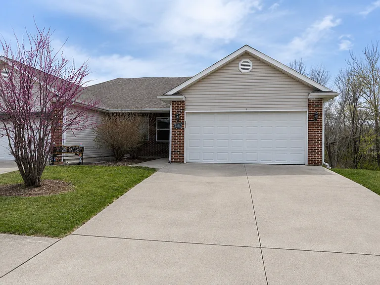 7420 E Arratt Ct — Photo 1