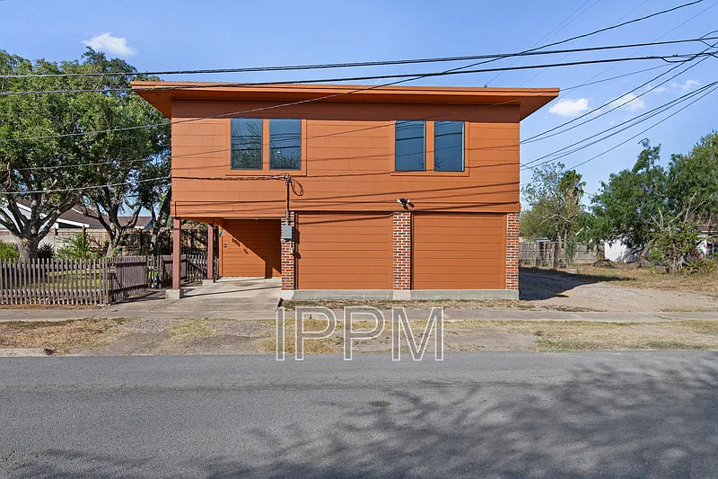 1 bed, 1.0 bath, 900 sqft, $900 — Photo 1