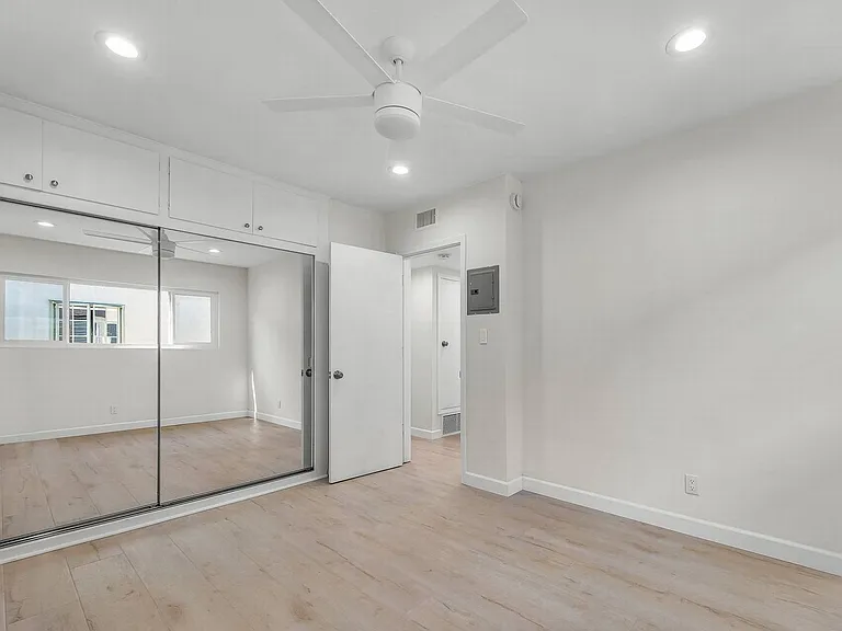 1361 N Laurel Ave #15 — Photo 10
