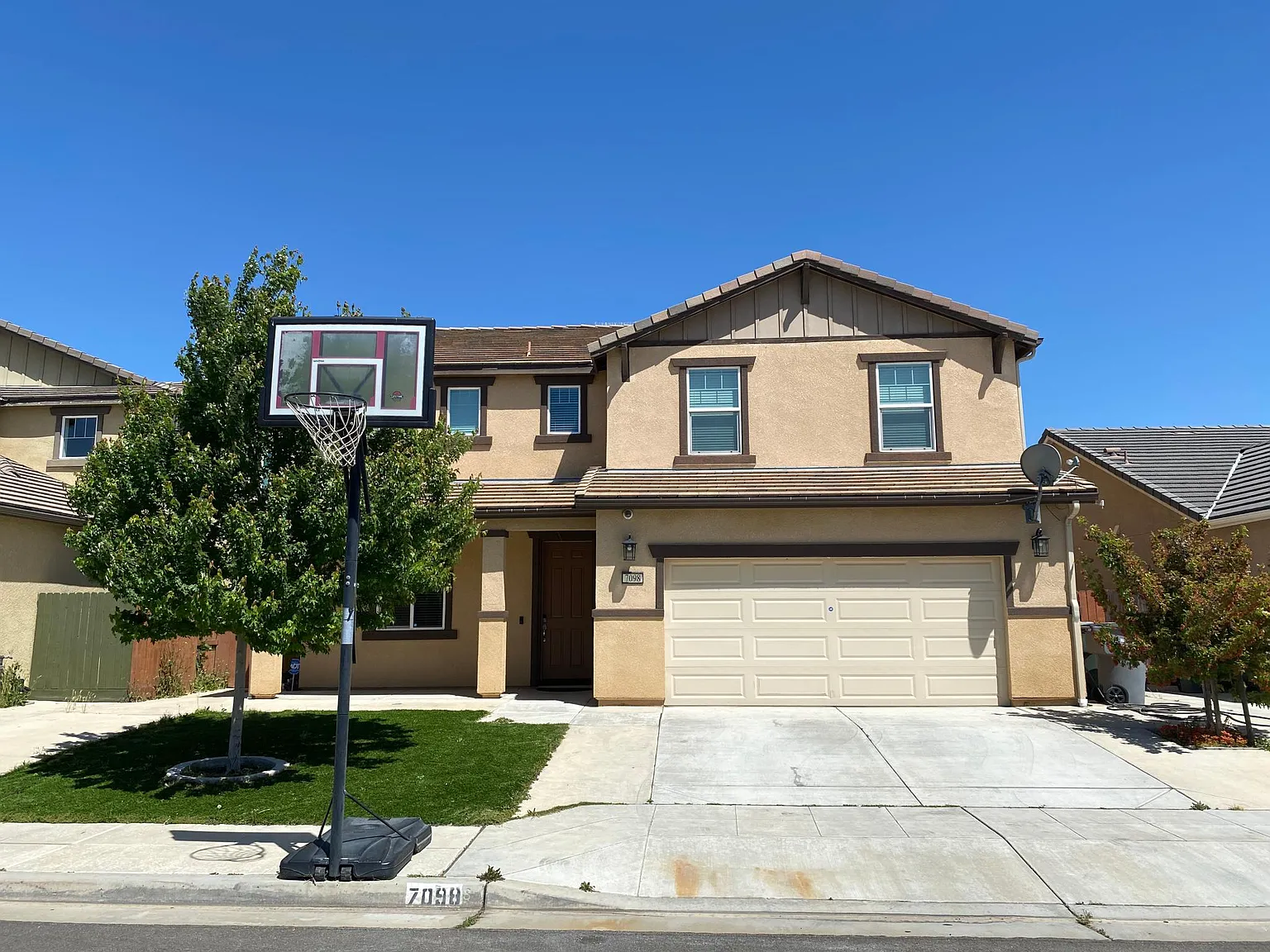 7098 N Rumi Ave — Photo 4