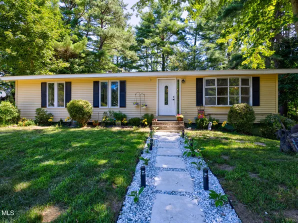 4 Hillcrest Avenue, Queensbury, NY 12804