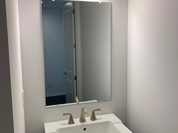 1/2 Bathroom first floor