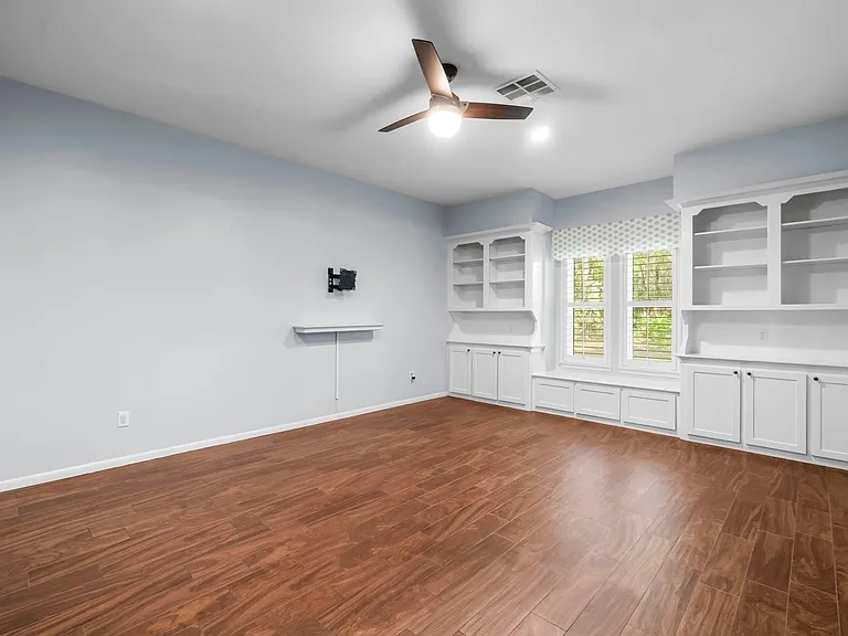 7 Elwood Hills Ct — Photo 18