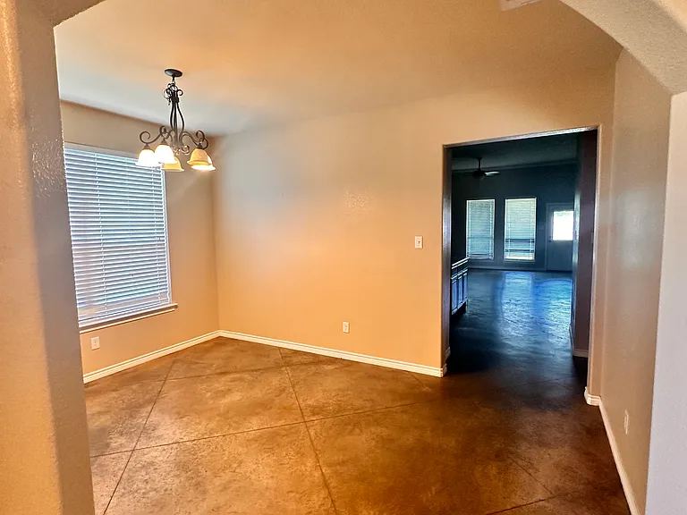 425 Nelson St — Photo 5