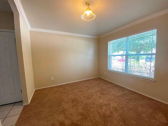 4th image of 605 Golden Gate Dr