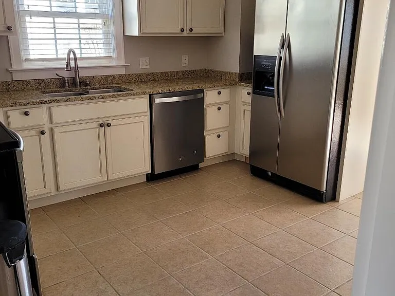 132 Bassett Ave — Photo 5