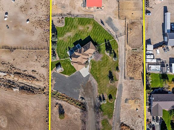 2nd image of 2312 Garey Ln