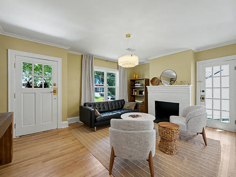 804 Berkeley Ave NW — Photo 3