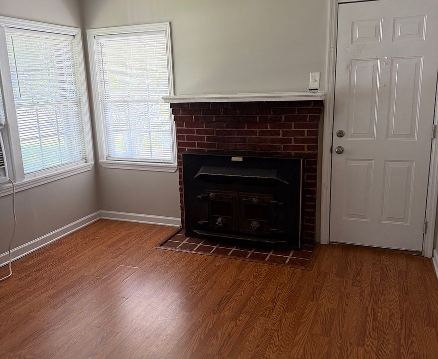1st image of 4204 Newton Dr NE
