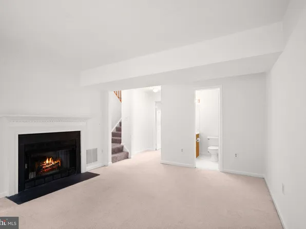 7369 Rhondda Dr, Lorton, VA 22079