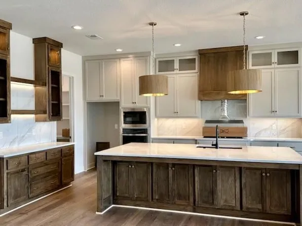 17408 Parkhill St, Overland Park, KS 66221