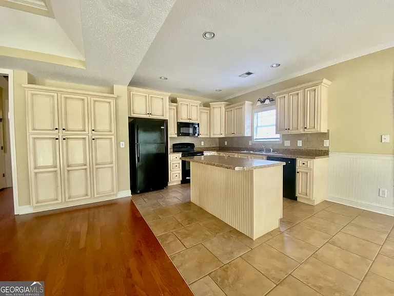 313 Madison Place Pkwy — Photo 5