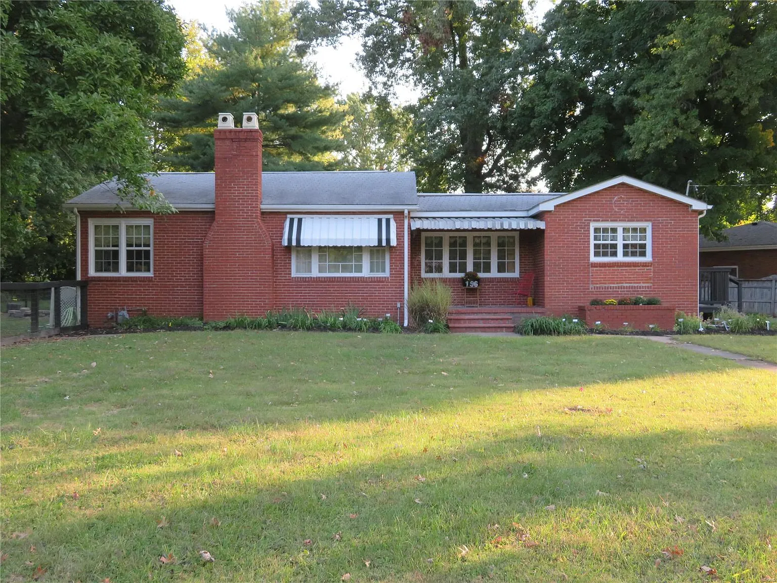 196 W Rosedale Dr photo 1